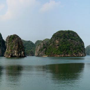 Zátoka Ha Long. Přírodní div světa zapsaný na seznamu UNESCO.