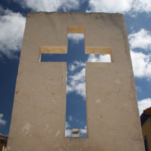 Jeden z mnoha monumentů na Camino de Santiago