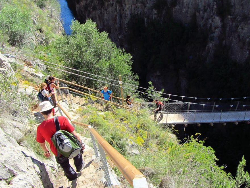 Turijské zavěšené mosty. Zdroj: https://es.wikiloc.com/