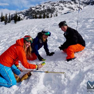 Největší pozornost Ski Guide Training Programu na Whistler Adventure School je zaměřena na lavinovou problematiku.