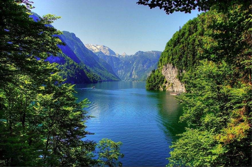 Malebné výhledy na jezero Königssee, Berchtesgaden.