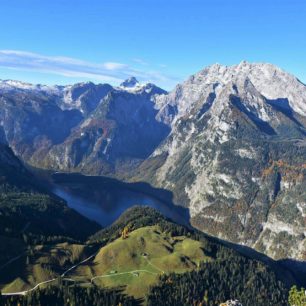 Letecké výhledy na jezero Königssee z vrcholu Jenner, Berchtesgaden.