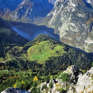 Letecké výhledy na jezero Königssee z vrcholu Jenner, Berchtesgaden.