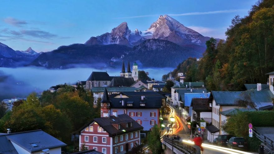 Panorama města Berchtesgaden a masivu Watzmann.