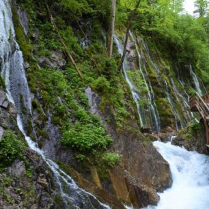 Soutěska Wimbachklamm nadchne milovníky vodopádů. Berchtesgaden.