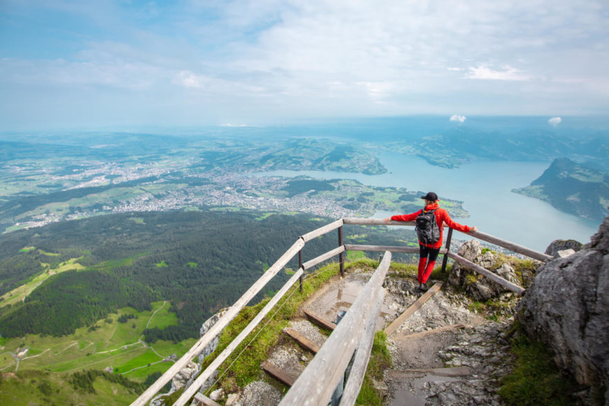 Z vrcholu hory Pilatus se otvírají nádherné výhledy na Lucernské jezero. Foto Switzerland Tourism / Francesco Baj