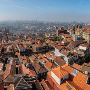 Výhled z věže kostela Igreja e Torre dos Clérigos v centru Porta, Portugalsko, Autor: Michal Kroužel