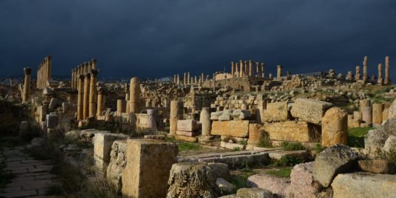 Městečko Jerash a tajemný hrad