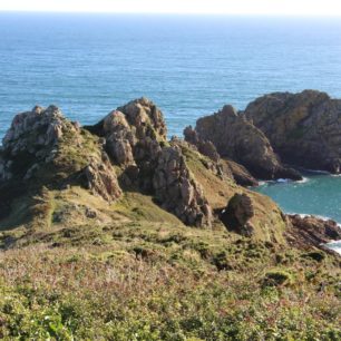 Vpravdě fascinující guernseyské útesy vybíhají daleko do Atlantiku, Guernsey, autor: Vratislav Košťál