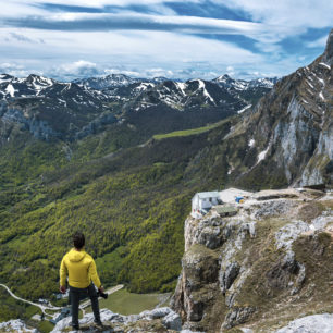 Výhled z vrcholků hor Picos de Europa