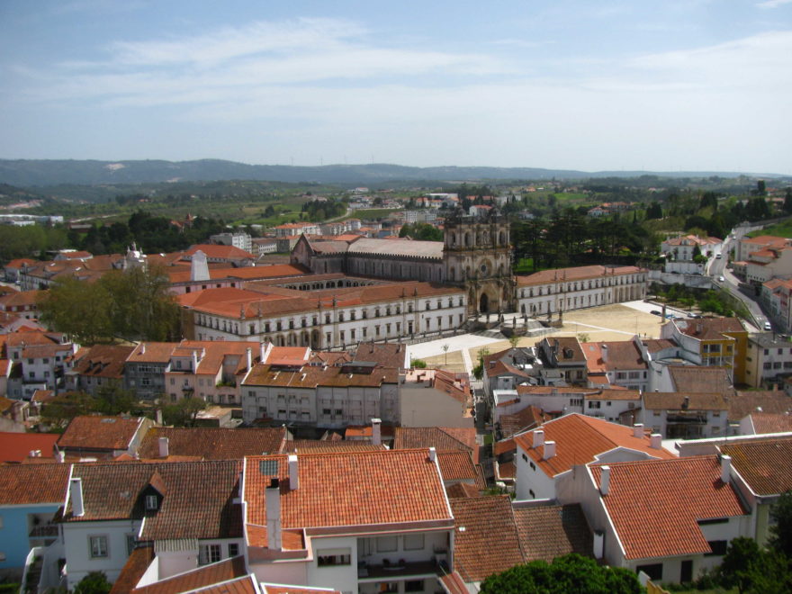 Klášter pří pohledu z vyvýšeniny nad centrem města