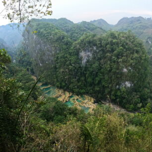 Semuc Champey z horní vyhlídky