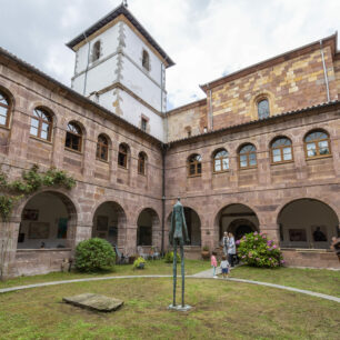 Klášter Urdax a Muzeum San Salvador