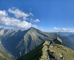 Panorama od chaty Hannoverhaus, vlevo Ankogel (3252 m)