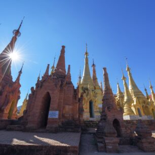 Shwe Indein je skupina buddhistických pagod různých tvarů a velikostí ve vesnici Indein poblíž Ywamy a jezera Inle. Některé se už rozpadají a zarůstají keři, jiné jsou pěkně zrestaurované. 