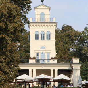 V parku Maksimir stojí vyhlídkové letní sídlo záhřebských arcibiskupů