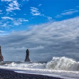 Skalní jehly Reynisdrangar. Foto: Martin Loew