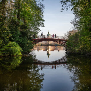 Berlín: Most v parku zámku Charlottenburg © visitBerlin/Dagmar Schwelle