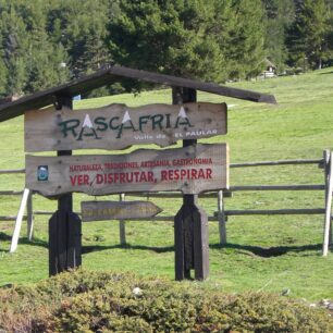 Národní park Sierra de Guadarrama: Klenot středního Španělska. Rascafría ukazatel. Foto: Turismo Madrid