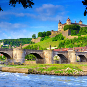 Würzburg: Starý most přes řeku a pevnost Marienberg ©DZT/Francesco Carovillano