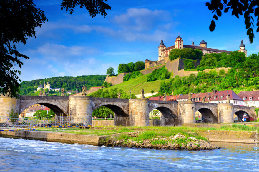 Würzburg: Starý most přes řeku a pevnost Marienberg ©DZT/Francesco Carovillano