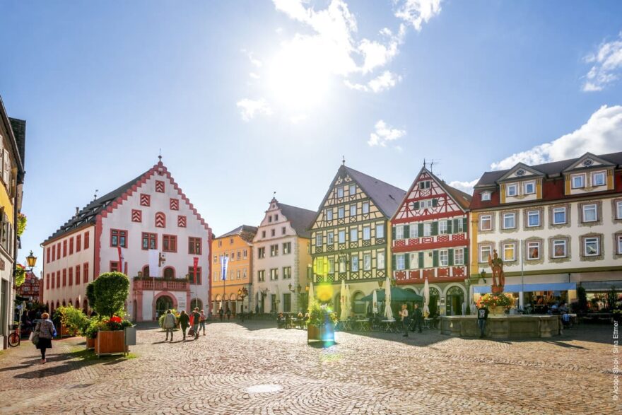 Bad Mergentheim Náměstí Marktplatz s radnicí. Zdroj: Germany Travel