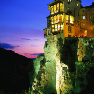 Cuenca - zavěšené domy. Foto: Turespaña