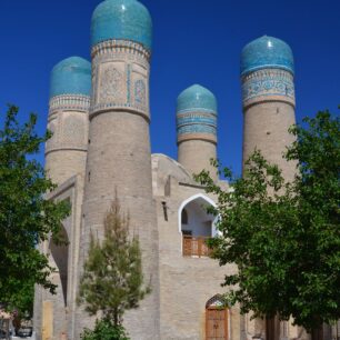 Madrasa Čár Minár (17. st.), jedna z nejznámějších staveb Buchary