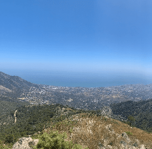 Pohoří Sierra de Mijas s nejvyšší vrcholem Pico Mijas (1.150 m)