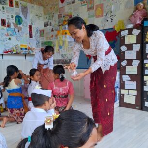 Bali  - velký hinduistický svátek Saraswati