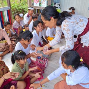 Bali  - velký hinduistický svátek Saraswati