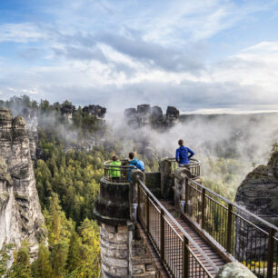 Rodina na pevnosti Bastei v Saském Švýcarsku © TMGS/Dennis Stratmann