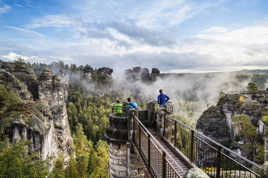 Rodina na pevnosti Bastei v Saském Švýcarsku © TMGS/Dennis Stratmann