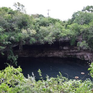 Jedna z mnoha Yucatanských cenotes