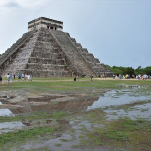 Majestátní Kukulkánova pyramida, jeden ze sedmi divů světa