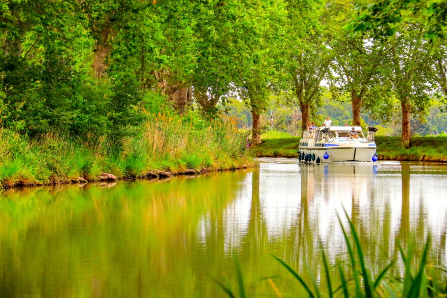 Lodí po Canal du Midi