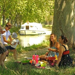 Lodí po Canal du Midi