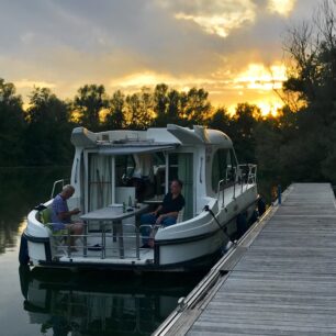 Večerní siesta na kotvišti na Canal du Midi