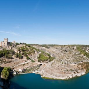 Kolem města protéká tyrkysově modrá řeka Júcar. Foto: Turismo Castilla-La Mancha. David Blazquez