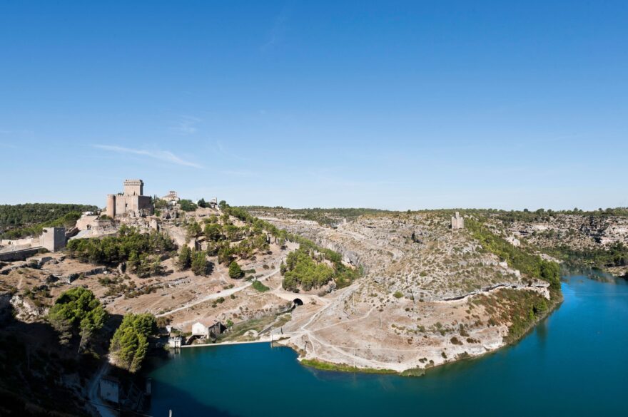 Kolem města protéká tyrkysově modrá řeka Júcar. Foto: Turismo Castilla-La Mancha. David Blazquez