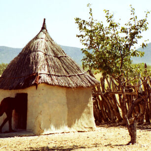 Unikátní kultura a náboženství namibijských Himbů a Hererů