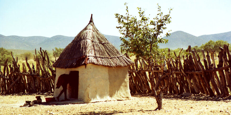 Unikátní kultura a náboženství namibijských Himbů a Hererů