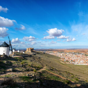 Molinos de Viento v malebné vesničce Consuegra. Foto: Turespaña