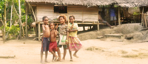 Netradiční destinace: Nuku na Papui Nové Guinei je místem, kam stále mnoho bělochů nezavítá