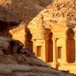 Hornatá pustina pohostinného Jordánska v sobě ukrývá pouštní krásky Petra a Wadi Rum