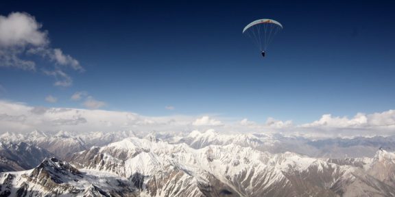 VIDEO: film Zabijácká krása aneb na paraglidu do základního tábora K2