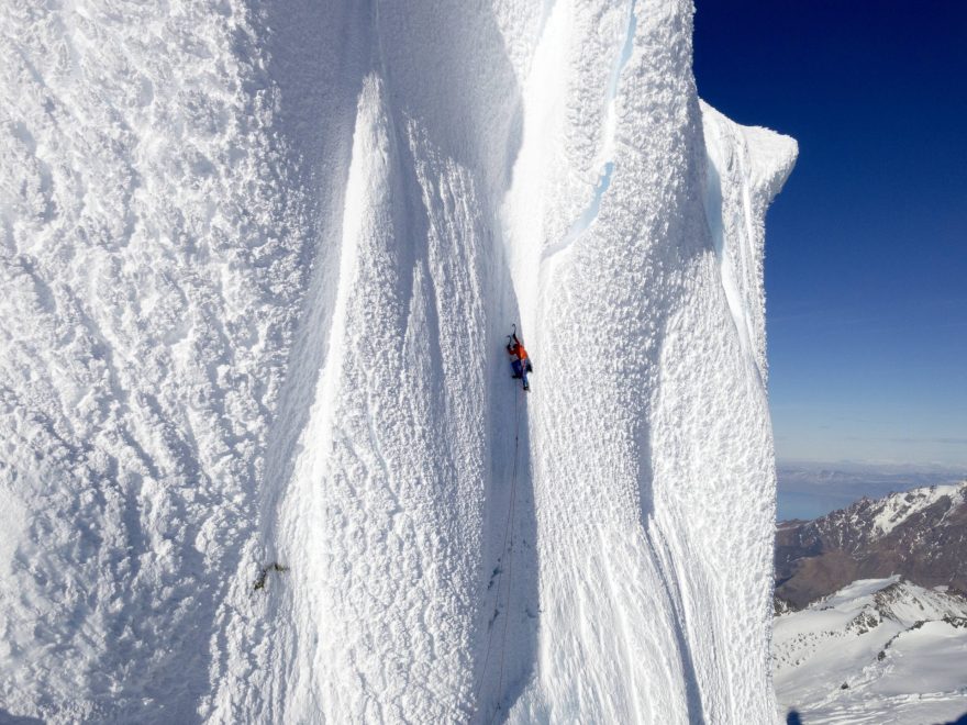 Přečíst si můžete také o ojedinělém zimním výstupu na Cerro Torre v Patagonii