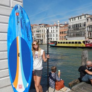 V Benátkách na paddleboardu