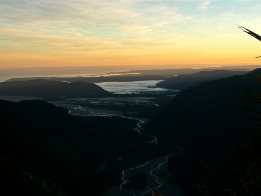 Východ slunce Glacier Country, Nový Zéland