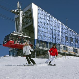 Na vrchol Corvatsch vede panoramatická lanovka, Sv. Mořic